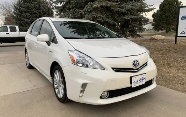 TOYOTA Prius V 2012